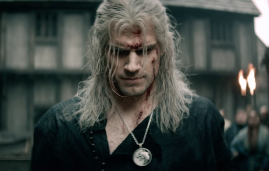 Geralt de Riv entrant dans Blaviken